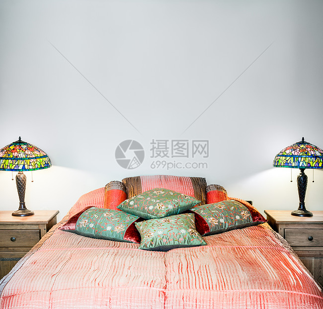 内地情况详细介绍酒店硬木房子床垫卧室家具财产枕头建筑学床头图片