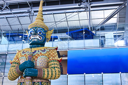 苏瓦尔纳布图米机场的巨人泰伊图片