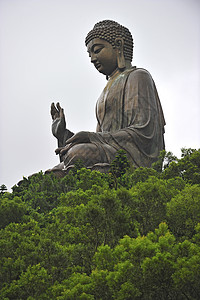 天田佛世界最高的户外高处 坐着铜布精神佛教徒旅行吸引力祷告冥想棕褐色游客雕像高原图片
