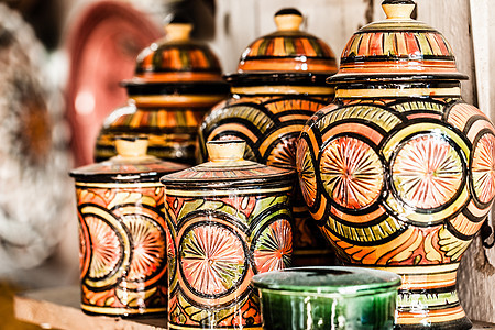 当地街道上传统的摩洛哥陶瓷土器厨房花瓶市场艺术店铺纪念品陶器风格商品团体图片
