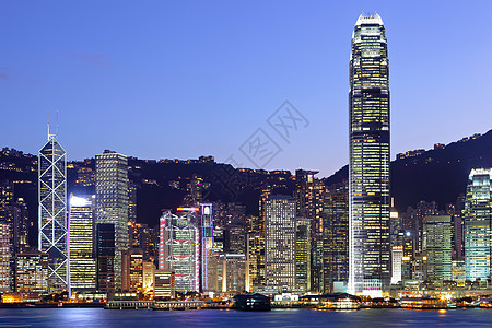 香港市晚上天空港口城市摩天大楼办公室金融景观商业建筑学玻璃图片