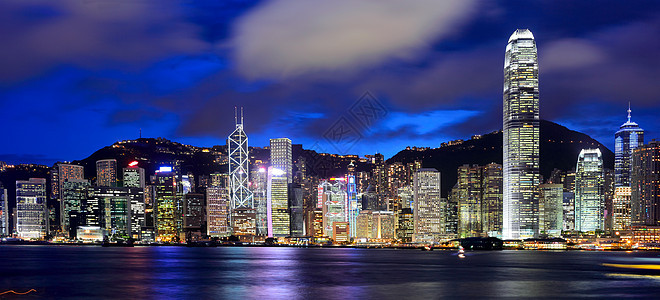 香港和胜利港的夜间晚上图片