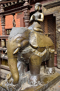 大象在美丽的金色庙宇的像 像大象一样图片