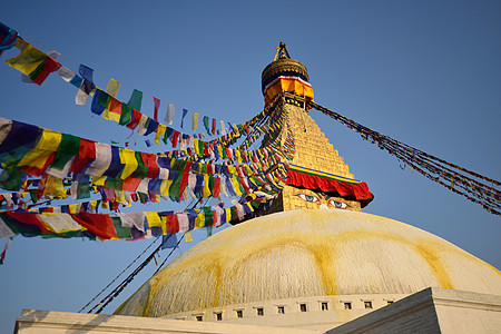 尼泊尔加德满都首府旅行祷告避难所信仰旗帜宗教旅游佛塔宝塔历史图片