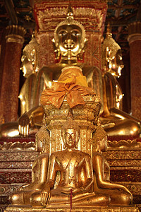 佛像有四座小雕像 在圣殿菲敏南精神休息寺庙信仰艺术仪式旅游祷告婚礼神社图片