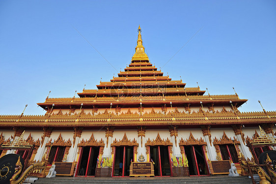 泰国寺金塔旅游游客金子祷告佛教徒精神宝塔遗产寺庙艺术图片