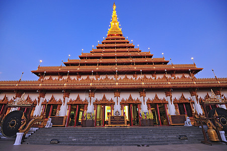 泰国寺金塔佛教徒佛塔遗产旅游艺术宝塔旅行建筑学精神金子图片