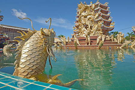 纳贾中国神庙雕像 泰国春布里上帝寺庙蓝色眼睛艺术建筑旅游天空眼镜蛇颜色图片