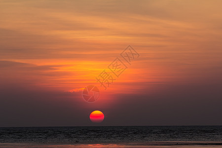 海滩日落天空蓝色太阳海岸线天际晴天海岸海洋镜子阳光图片