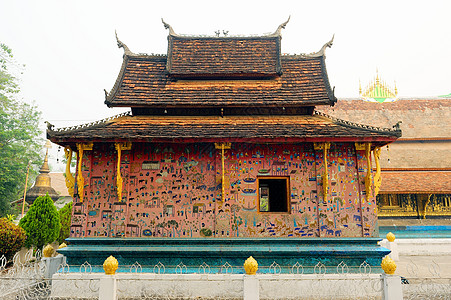 琅勃拉邦细节赤脚入口建筑褪色金叶子建筑学标志权威寺庙图片