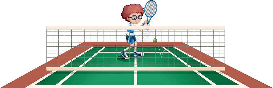 在网球场打网球的男孩图片