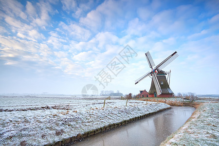 冬季荷兰风车蓝色风景草地天空建筑农村地平线建筑学季节文化图片
