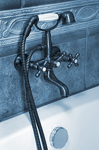 浴室的水龙头液体青铜围兜管道跑步阀门洗涤淋浴洗手间金属图片