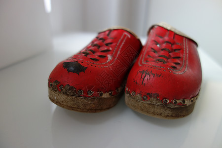 童年时最喜欢的鞋子女孩木屐孩子手工皮革红色回忆孩子们木鞋图片