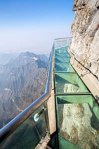 中国天门山水平公园游客假期阳台风景栅栏石头旅游悬崖图片