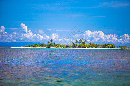 菲律宾美丽的热带无人居住的岛屿 6月26日至28日处女旅游旅行假期情调海景天空海滩海船海岸线图片