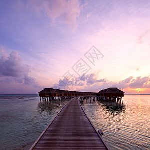 马尔代夫海滩日落旅行别墅海滩平台蓝色奢华海洋日出阳光热带图片