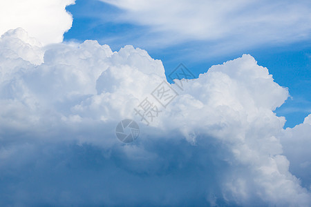 暴风雨前的乌云阳光天堂天空雨云空气气氛云景白色天气风暴图片