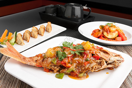 泰式红帆网和塔马林酱专业盘子菠萝桌子食物油炸烹饪美食饺子课程图片