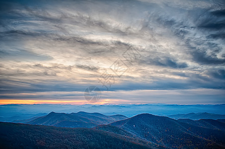 蓝色山脊山脉的日落视图山脊薄雾活力黑色粉色图片