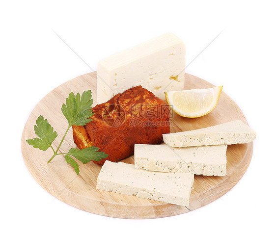 豆腐奶酪在盘子上图片