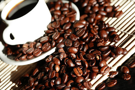 上午早 咖啡饮食杯子苏醒阳光热饮烹饪唤醒早餐概念性饮料背景图片