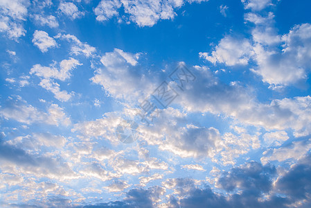 蓝天云背景环境景观画幅风景白色色彩蓝色天空太阳图片