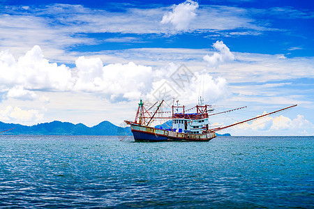 泰国安达曼海的渔船晴天场景血管渔夫地平线运输海滩日落支撑旅行图片