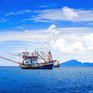 泰国安达曼海的渔船地平线旅行日落海岸海滩蓝色运输场景血管海洋图片
