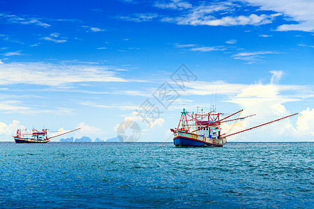 泰国安达曼海的渔船晴天运输场景血管港口天空日落渔夫海洋地平线图片