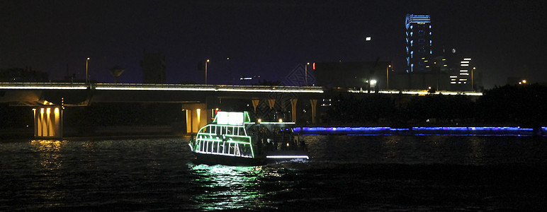 夜里在珍珠河上行驶的船运动天际流动中心海浪珍珠建筑学场景建筑师交通运输图片