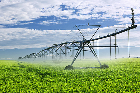 农田灌溉设备技术小麦喷涂洒水器农业机器轮子农作物场地农场图片
