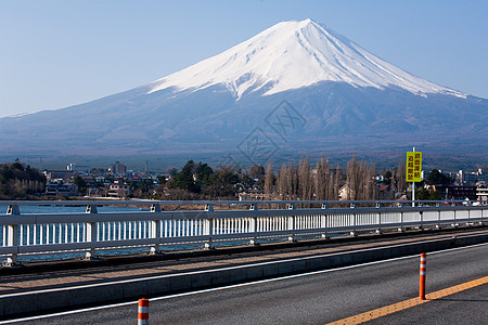 桥上富士山图片