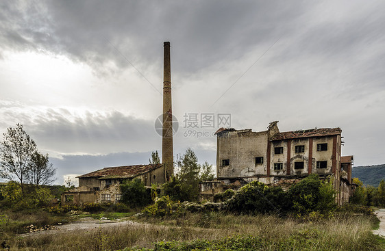 废石工厂废墟天空建筑灰色棕色图片