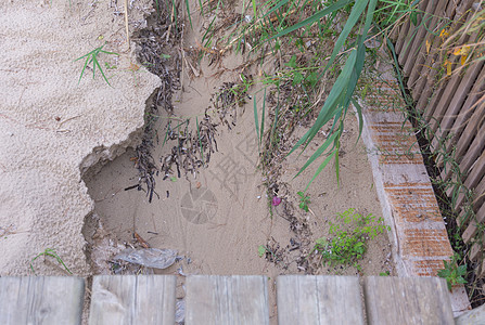 小型海岸侵蚀 马德安德拉特马营地的后院图片