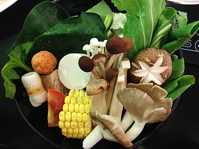 鱼丸米线沙布 蘑菇 甜玉米的蔬菜玉米食物鱼丸背景