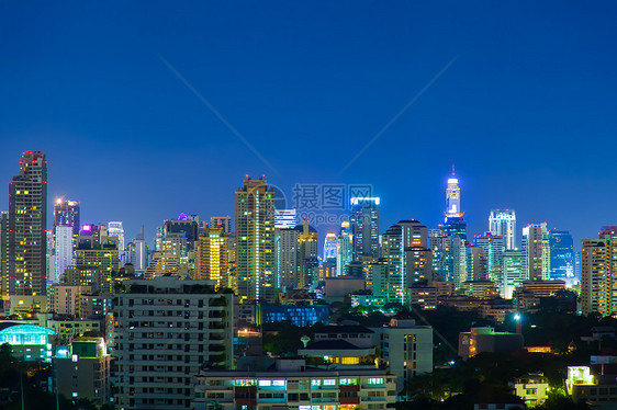 晚上在曼谷市场景酒店天空建筑城市景观公园市中心旅行办公室图片