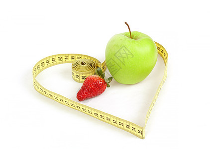 绿色苹果 有测量磁带和心脏符号 孤立重量食物数字午餐减肥厘米营养早餐活力饮食图片