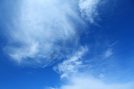 蓝天空和乌云天空天气太阳白色背景图片