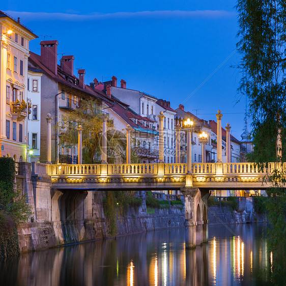 中世纪卢布尔雅那 欧洲斯洛文尼亚首都房子中心阳台夜生活烟囱市中心窗户街道蓝色建筑学图片