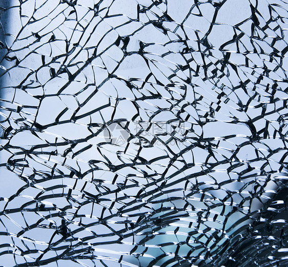 车祸后前窗破碎安全挡风玻璃运输汽车维修损害风险危险碰撞玻璃图片