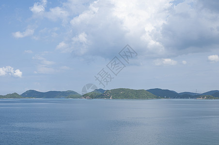 海中的岛屿天空气候异国旅行海景岩石蓝色海岸线海滩石头背景图片