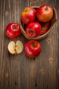 红苹果圆形营养食物柳条红色饮食桌子水果季节性木头图片