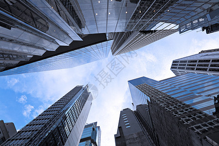 从低角度建造现代建筑摩天大楼太阳玻璃公司建筑学天际窗户金融蓝色商业图片