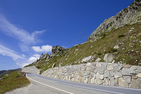 山山公路旅行远景顶峰踪迹公园交通蓝色国家高山天空图片