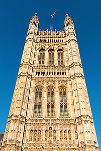 英国议会大厦大楼的塔塔楼议会军旗横幅房子蓝色英语王国旗帜公地建筑学图片
