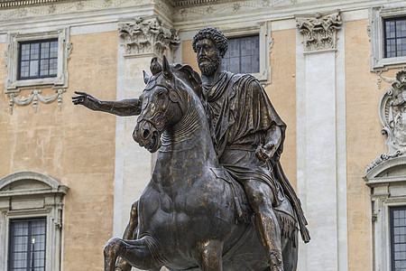 的骑马雕像在英雄雕塑男人动物古董爬坡论坛纪念碑皇帝世界图片