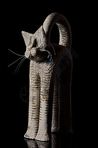 黑色背景的cat 雕像手工雕塑冒充灰色礼物制品动物陶瓷艺术物品图片
