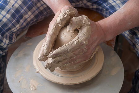 陶匠的手制品陶器血管工艺黏土水壶旋转拇指女士艺术图片