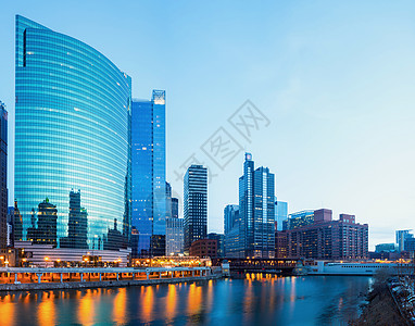 芝加哥市中心黄昏街道目的地景观金融结构办公楼外观摩天大楼天际城市生活图片